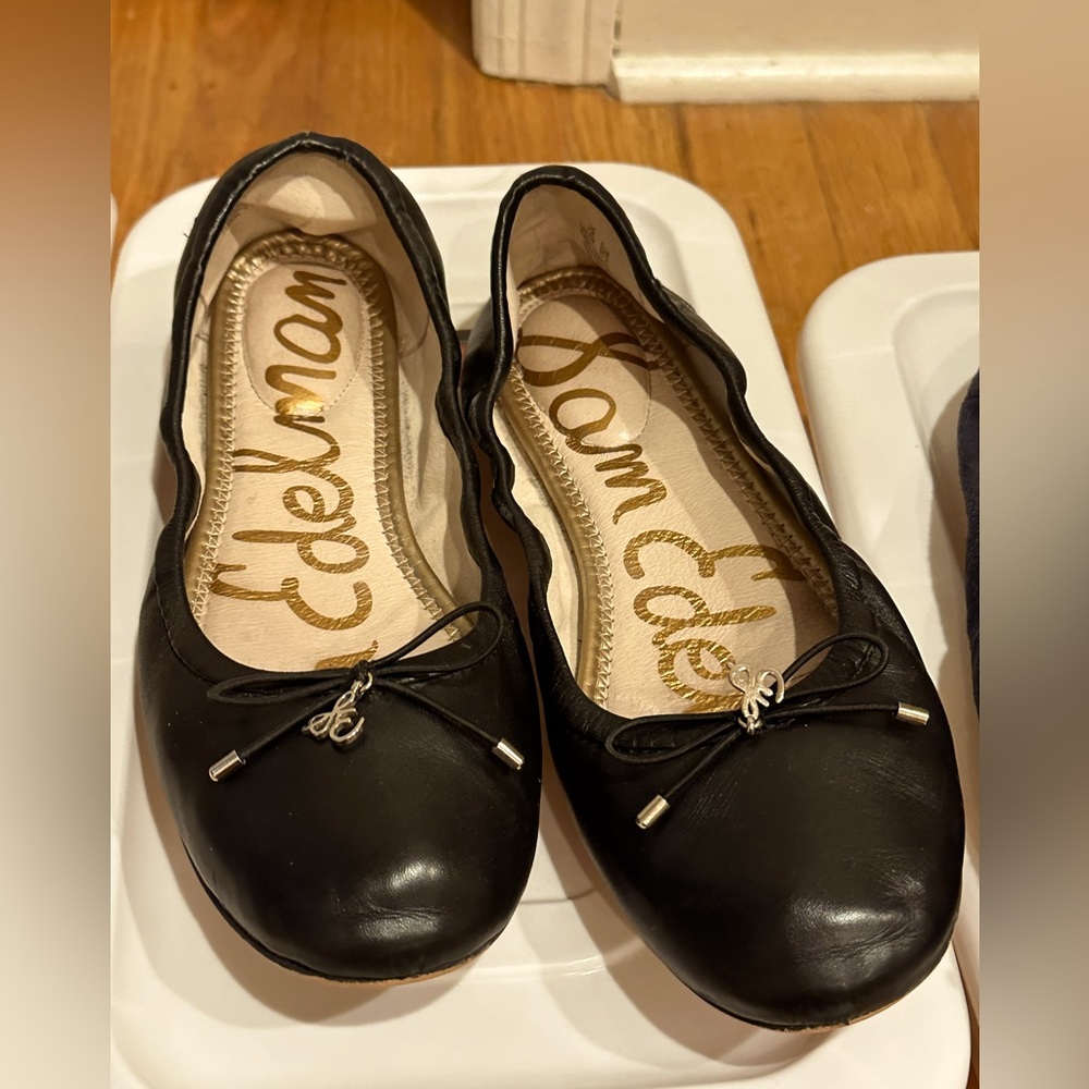 Sam Edelman black leather flats